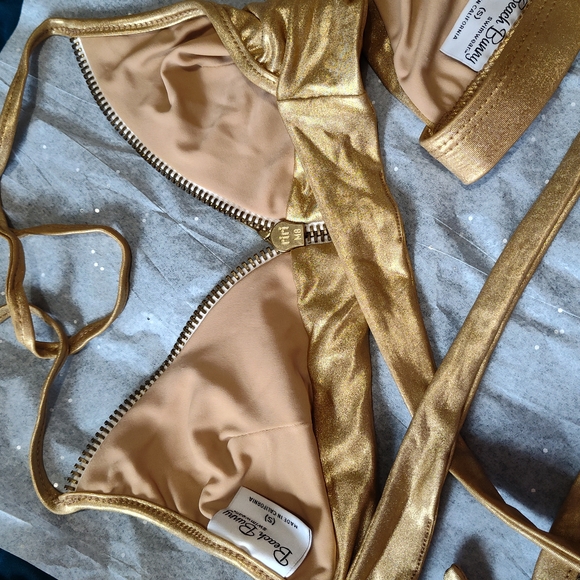 Love Lockdown In Gold - Picture 9 of 11